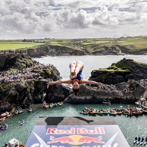 <p>RED BULL CLIFF DIVING </p>