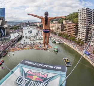 RED BULL CLIFF DIVING 