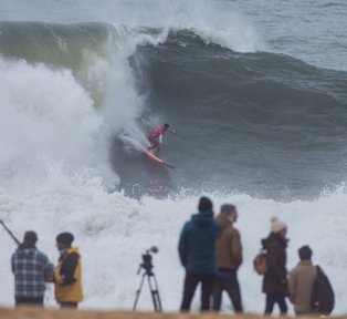 NAZARÉ BIG WAVES