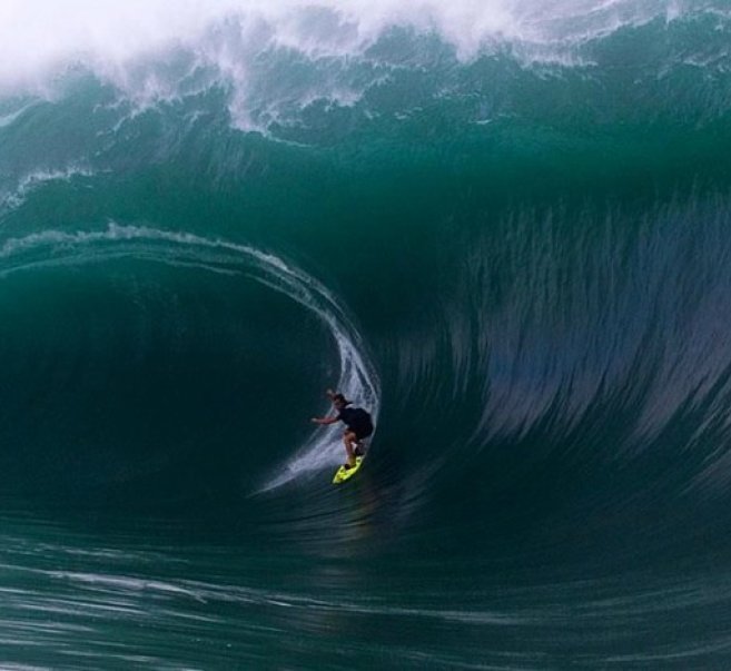 NAZARÉ BIG WAVES